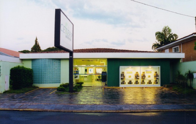 2000 - Cell Phone Store Facade